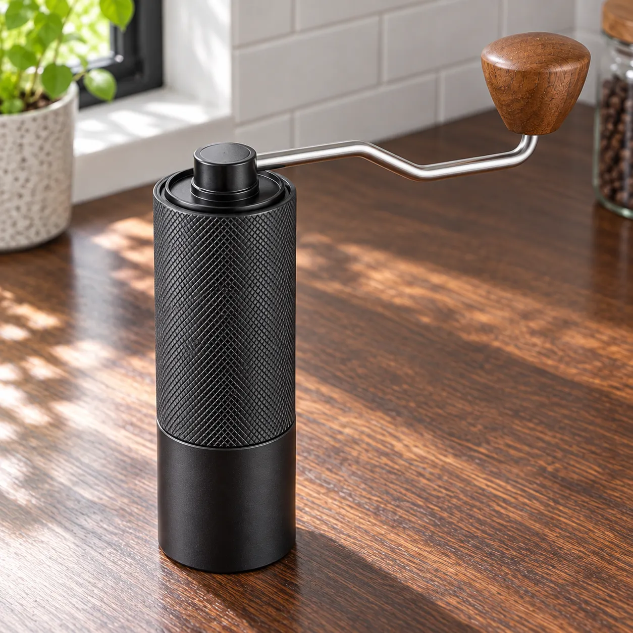 Daily Hand Grinder, Black · steel burr: close view of source-supported construction